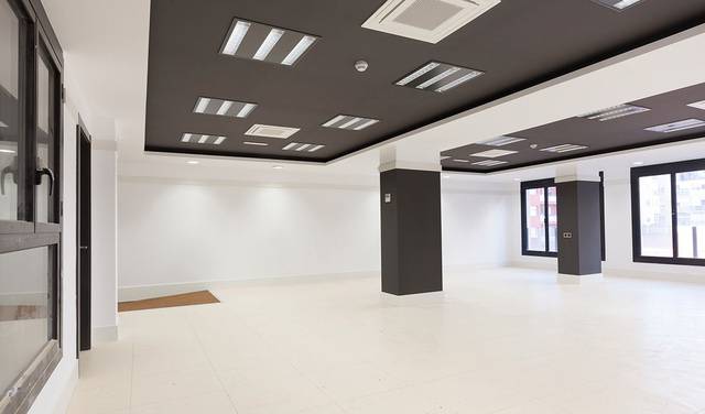 Oficina en Alquiler en Avinguda de Madrid en La Maternitat i Sant Ramon