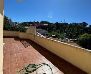 Vista exterior de Pis en venda en Los Santos de la Humosa amb Aire condicionat, Terrassa i Balcó