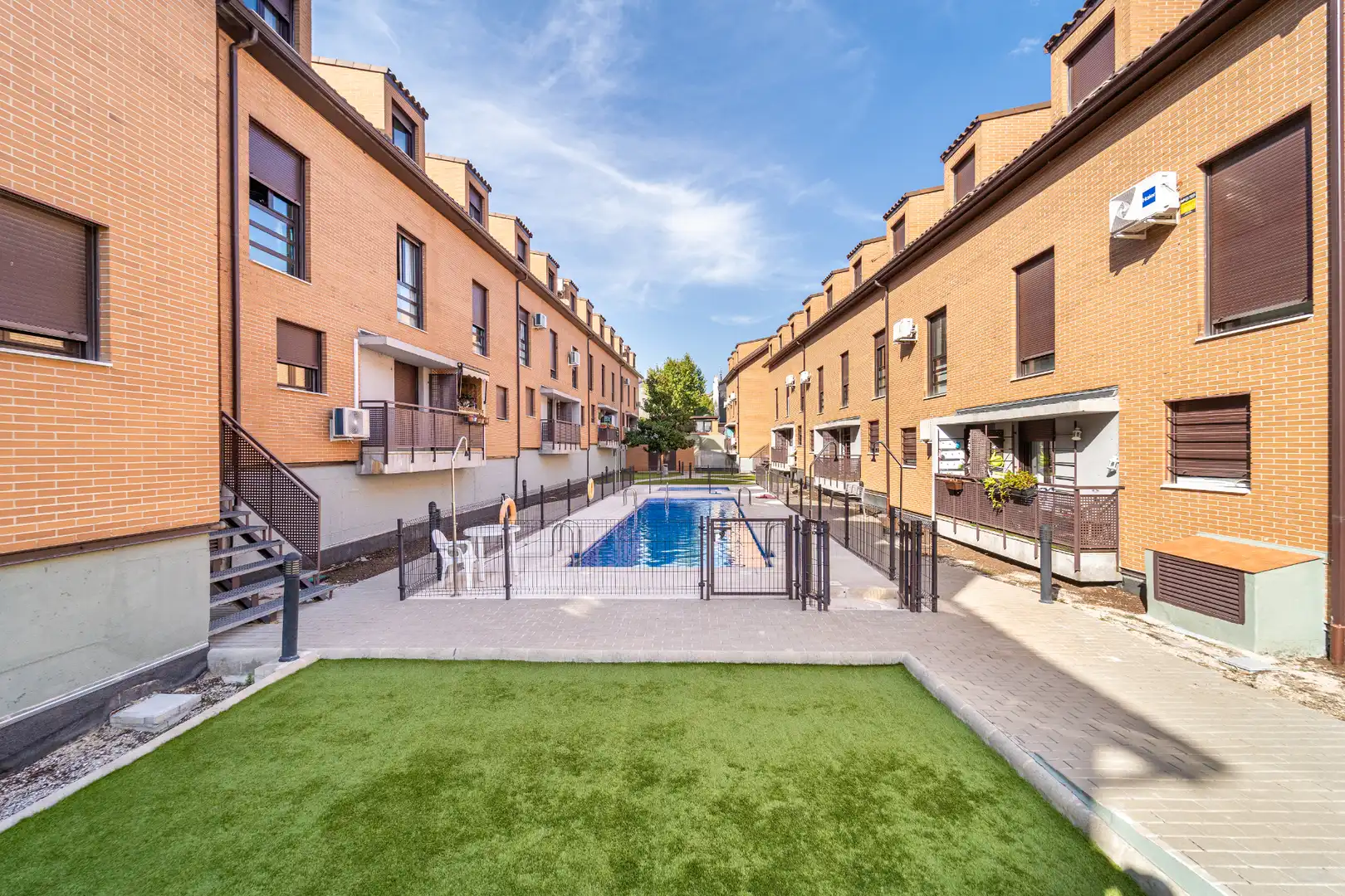 Piscina de Pis en venda en Sevilla la Nueva amb Aire condicionat, Calefacció i Traster