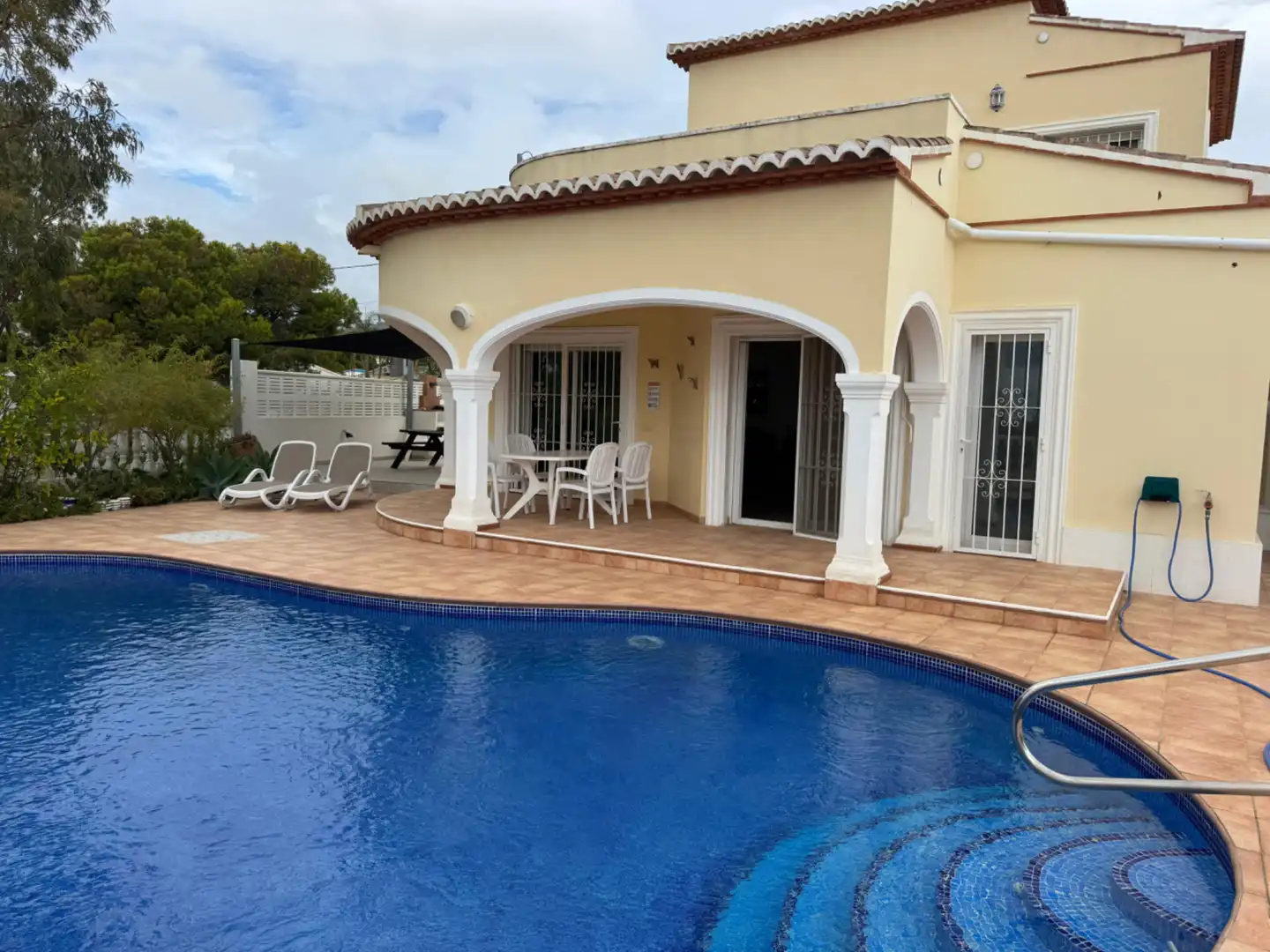 Chalet con piscina en venta en Carrió - La Merced - Los Pinos