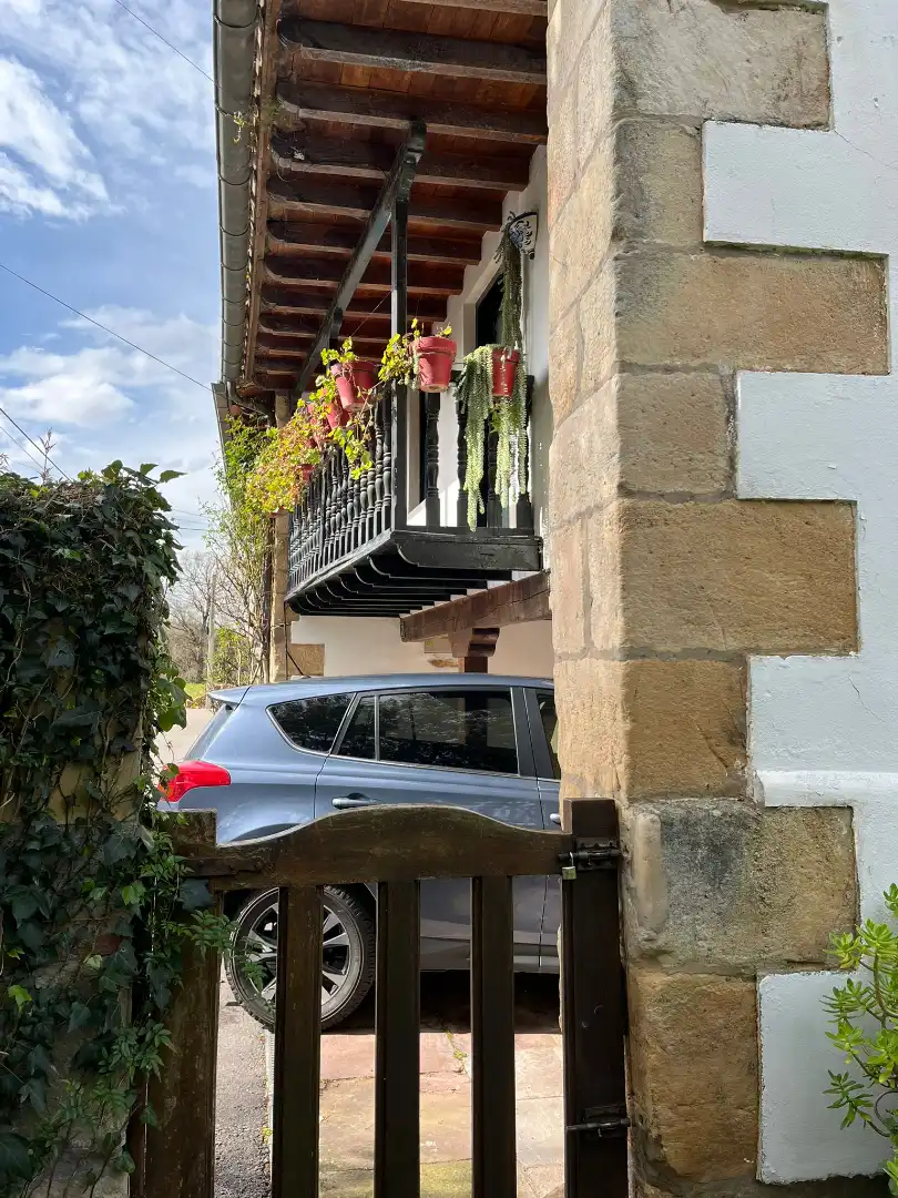 Aparcament de Casa adosada en venda en Piélagos amb Calefacció, Jardí privat i Parquet