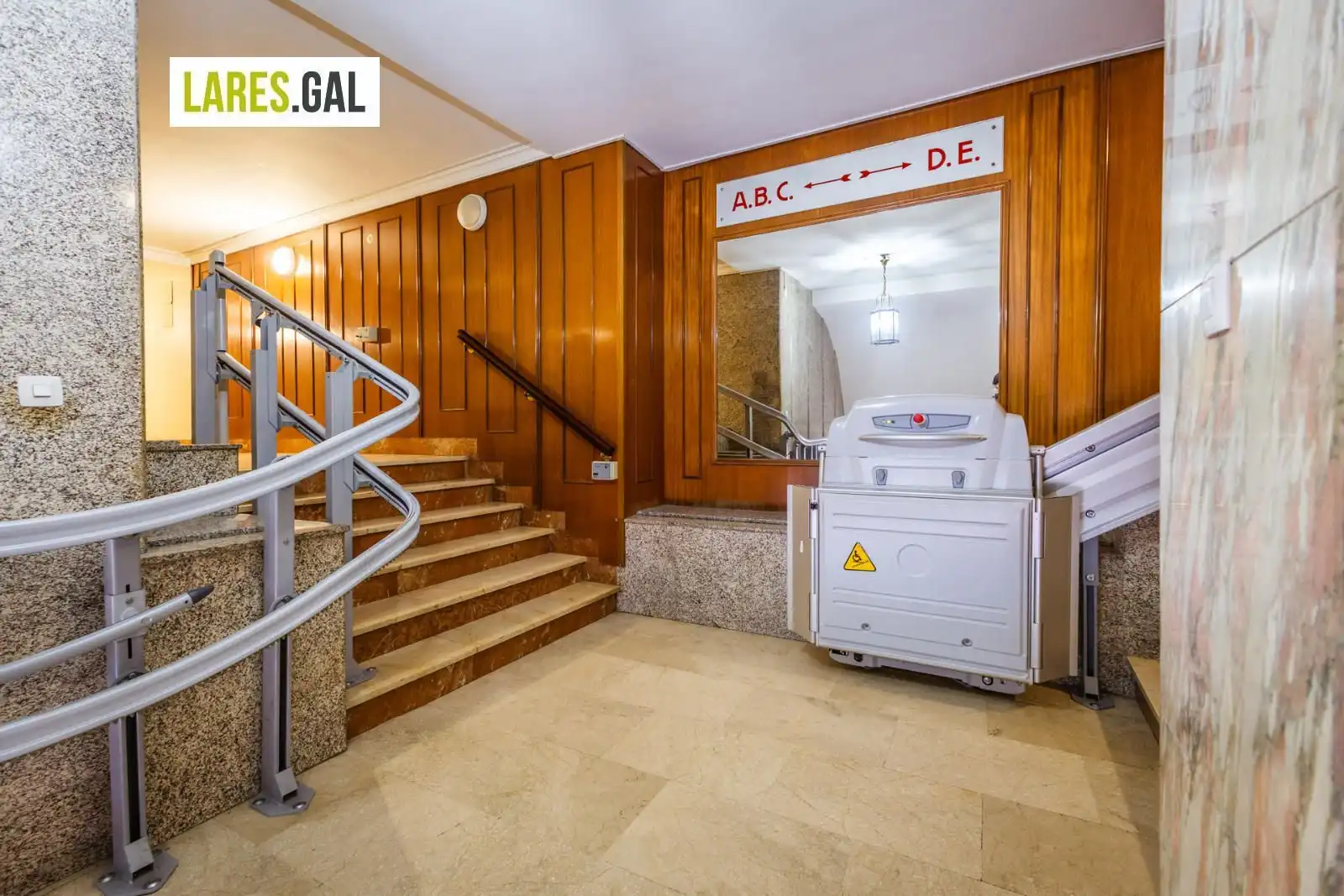 Piso en venta en Cangas  con Calefacción, Parquet y Terraza