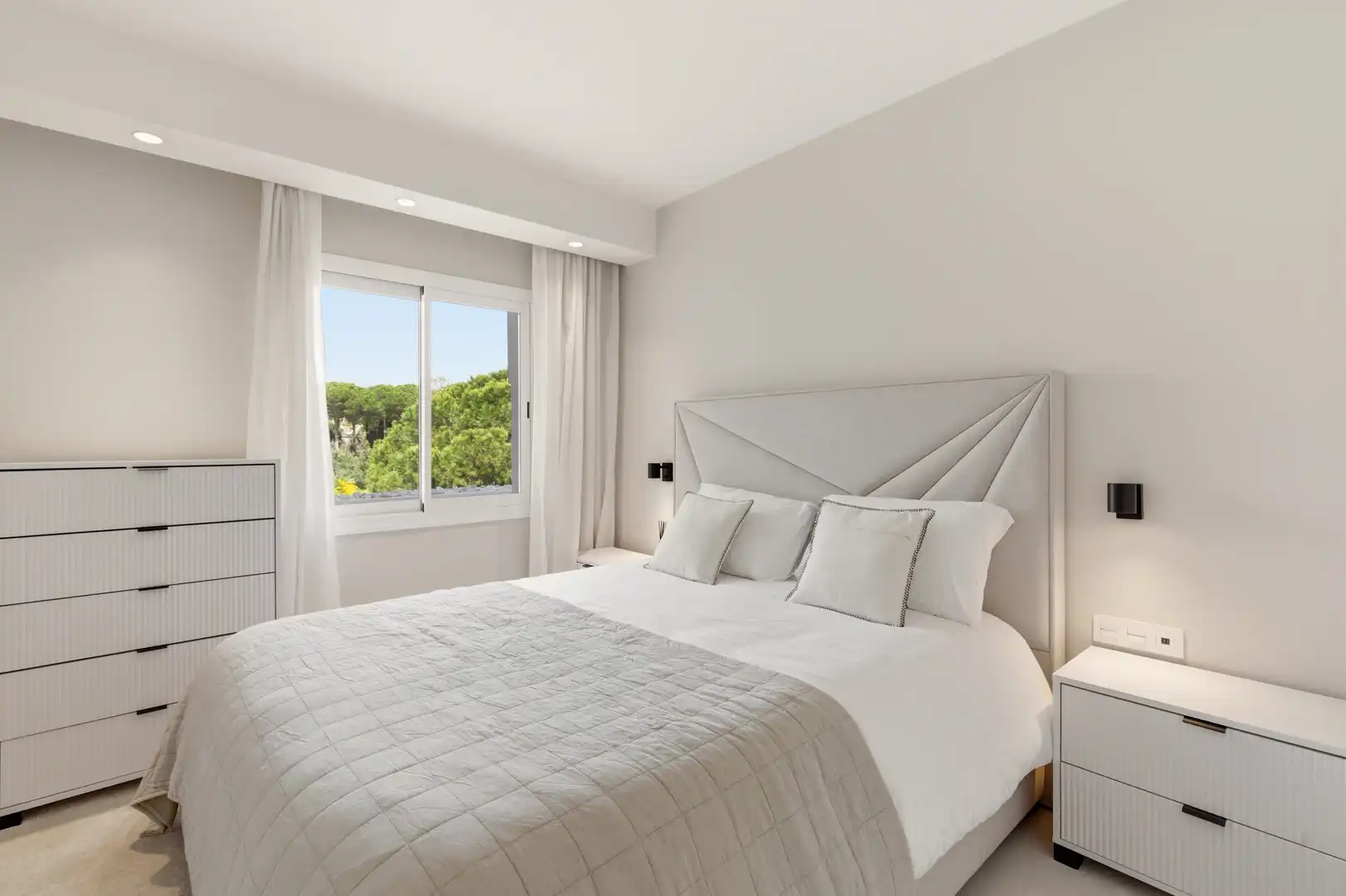 Bedroom of Attic for sale in Estepona  with Air Conditioner, Terrace and Swimming Pool