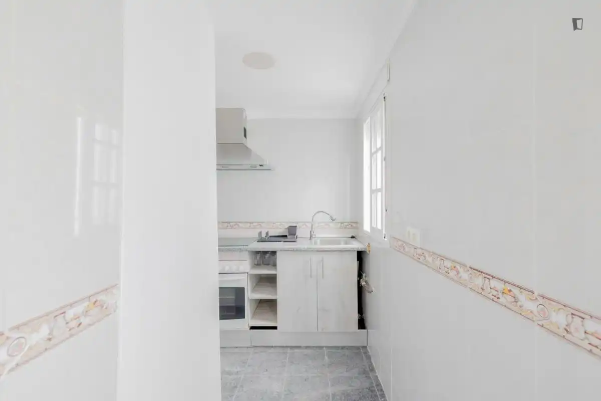 Cuina de Apartament per a compartir en Jerez de la Frontera amb Moblat, Rentadora i Microones