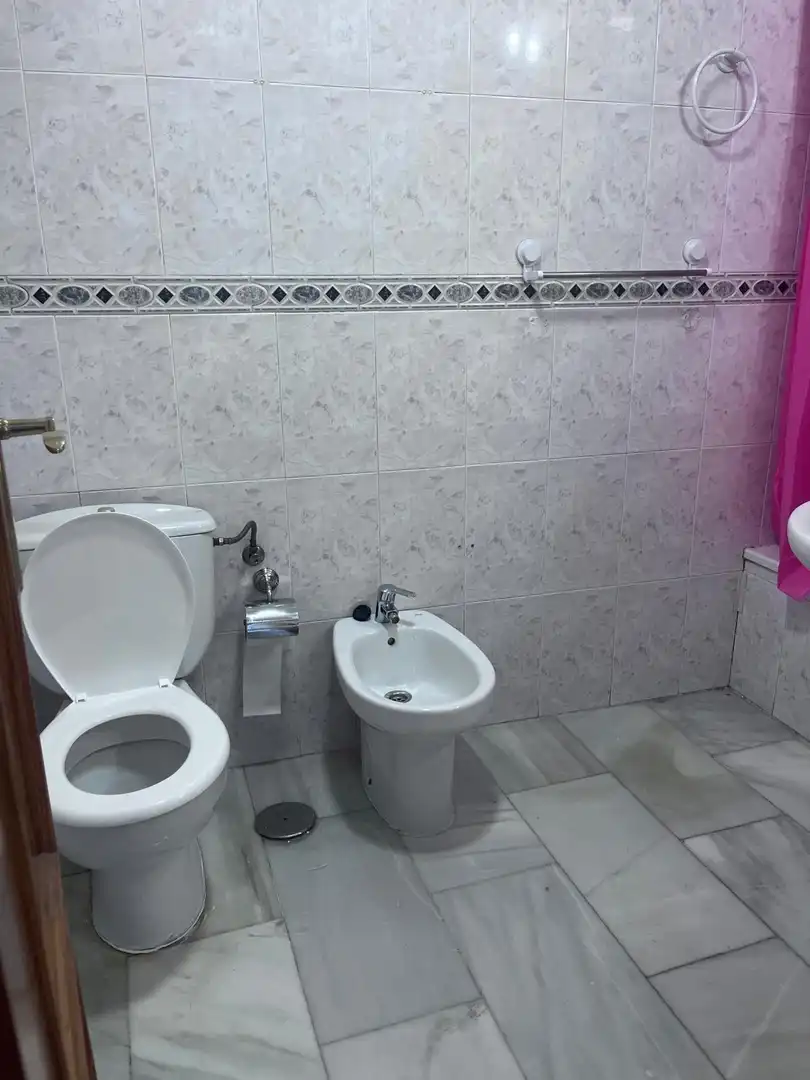 Bathroom of Flat for rent in Granada  with Terrace