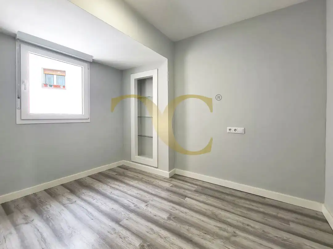 Habitación de Piso en venta en Oviedo  con Calefacción y Amueblado