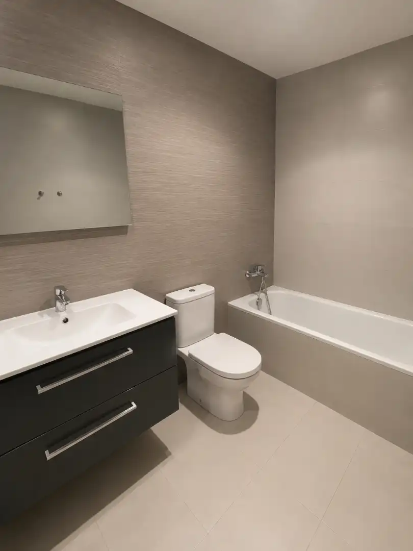 Baño de Planta baja en venta en Barcelona con Aire acondicionado y Terraza