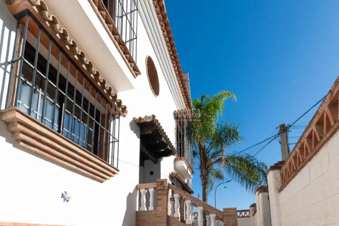 Außenansicht von Haus oder Chalet zum Verkauf in Alhaurín de la Torre mit Klimaanlage