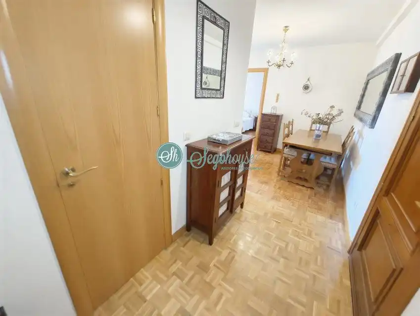 Piso en venta en Segovia con Calefacción, Parquet y Terraza
