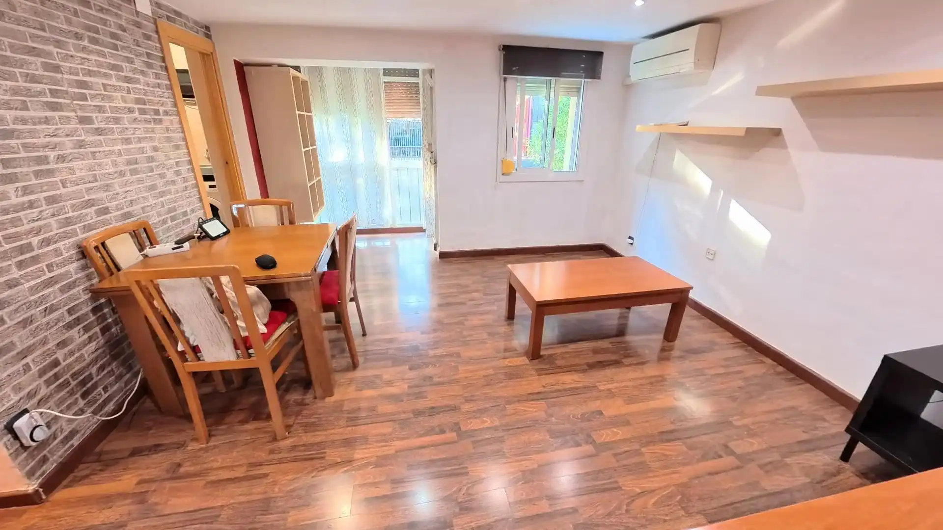 Wohnung zum Verkauf in Barcelona mit Klimaanlage, Parkett und Möbliert