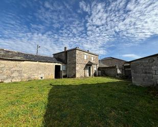 Vista exterior de Casa o xalet en venda en Lugo Capital amb Jardí privat