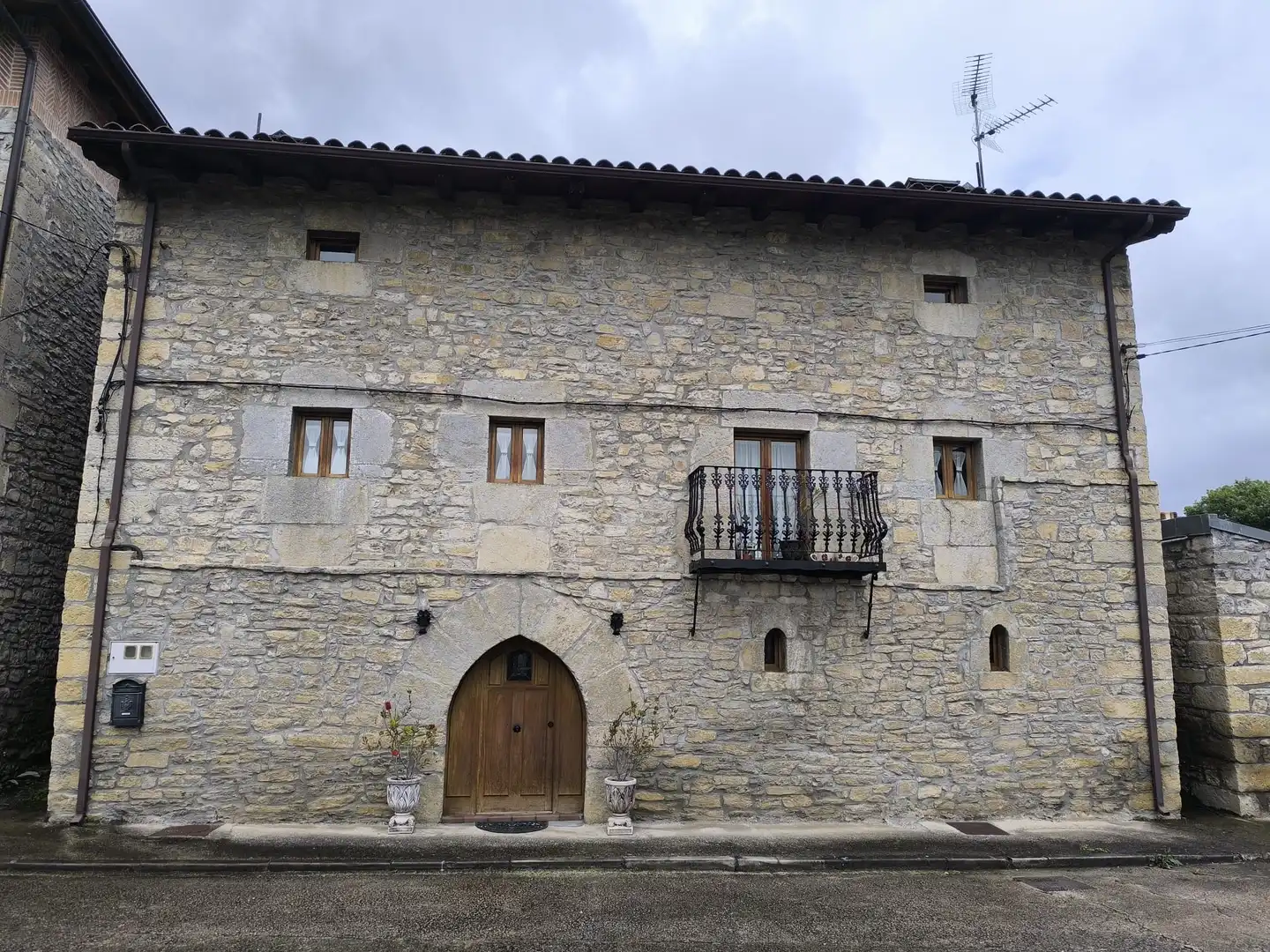 Vista exterior de Casa o xalet en venda en Valle de Mena amb Calefacció i Balcó