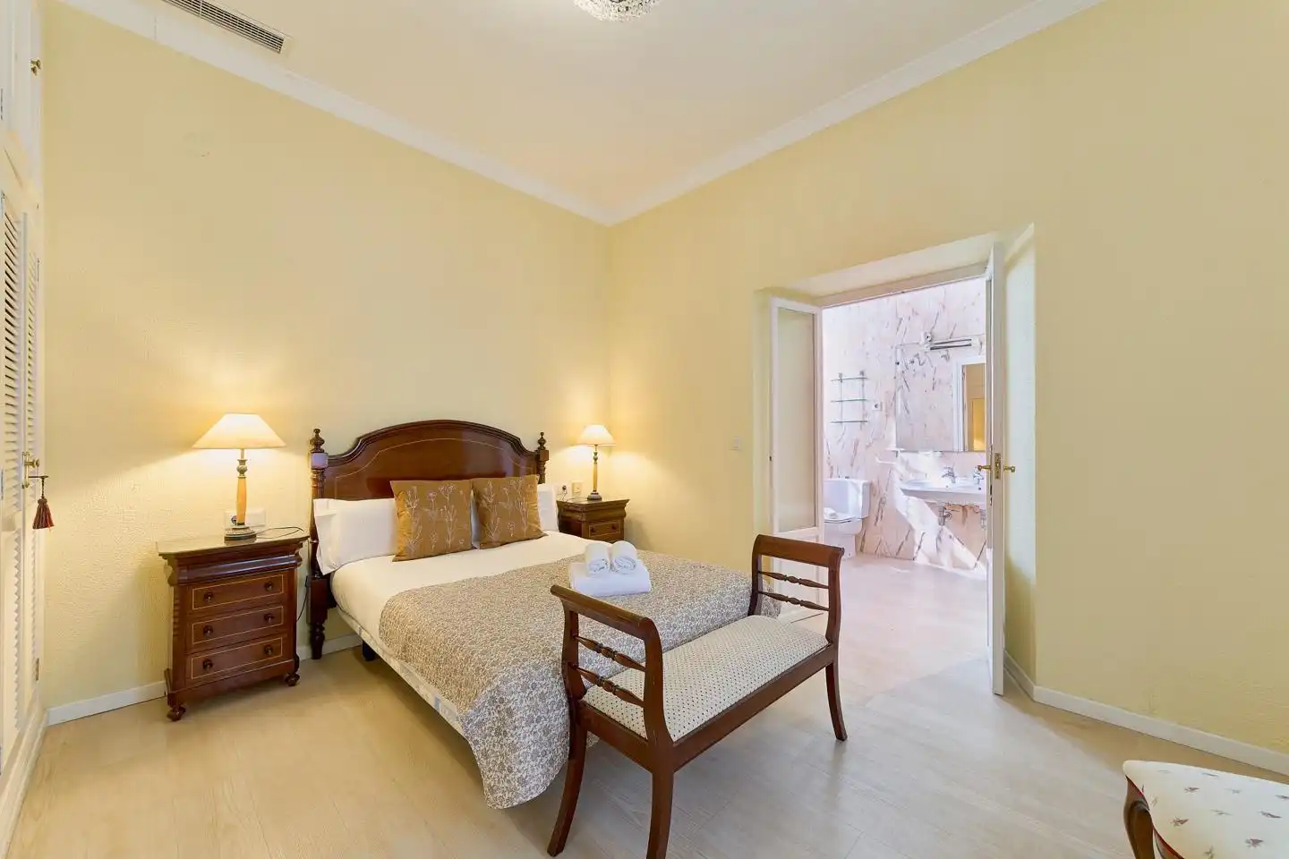 Schlafzimmer von Erdgeschoss zur Miete in Málaga mit Klimaanlage, Heizung und Möbliert