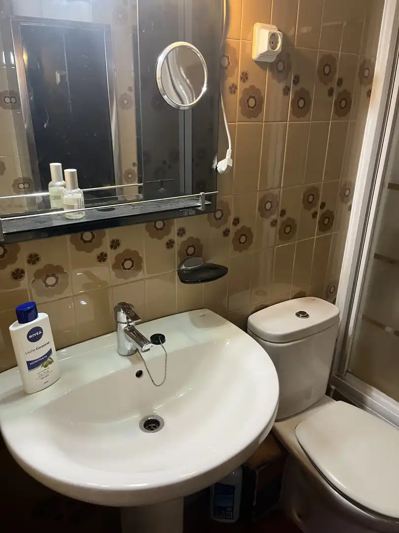 Badezimmer von Wohnung zum Verkauf in  Barcelona Capital mit Balkon