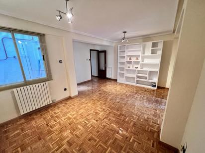 Living room of Flat for sale in  Zaragoza Capital  with Terrace and Balcony