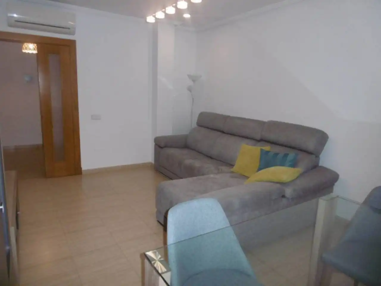 Sala d'estar de Pis de lloguer en Almería amb Aire condicionat i Moblat