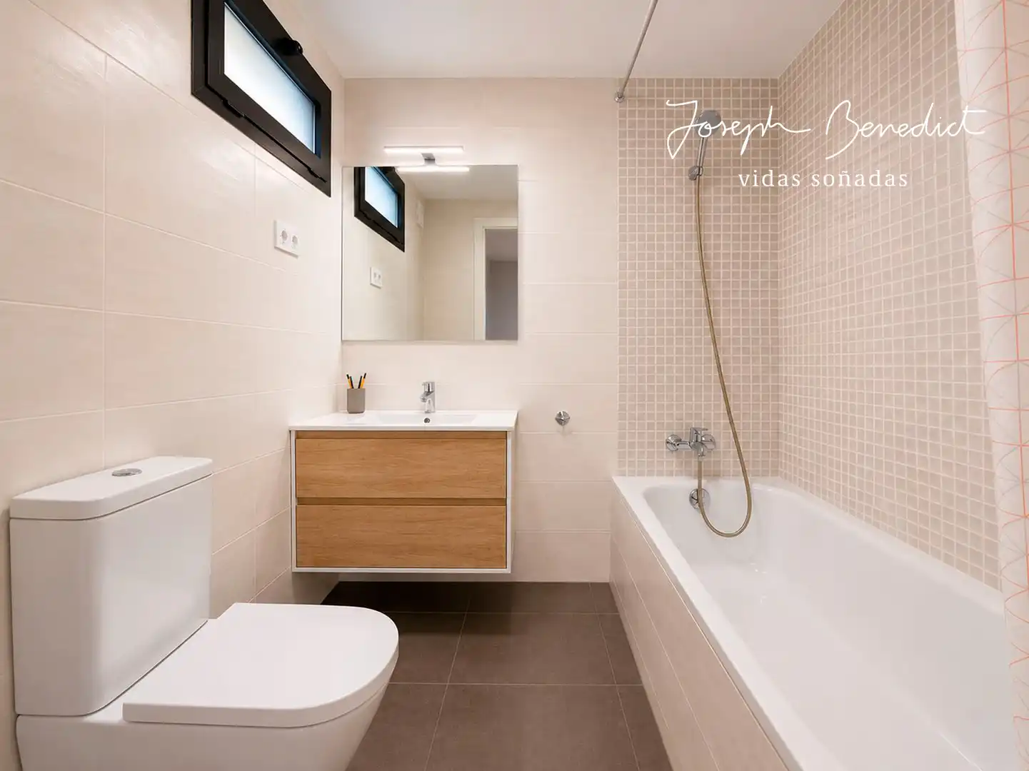 Bathroom of Houses for sale in Torrelles de Llobregat  with Air Conditioner, Heating and Private garden