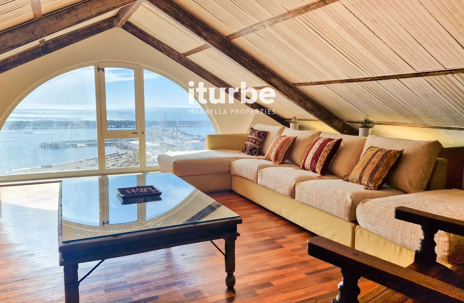 Wohnzimmer von Dachboden zur Miete in Fuengirola mit Klimaanlage, Terrasse und Möbliert