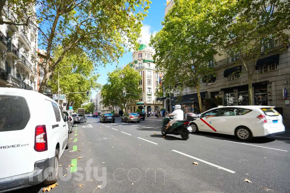 Exterior view of Ground floor for sale in Madrid  with Heating and Furnished