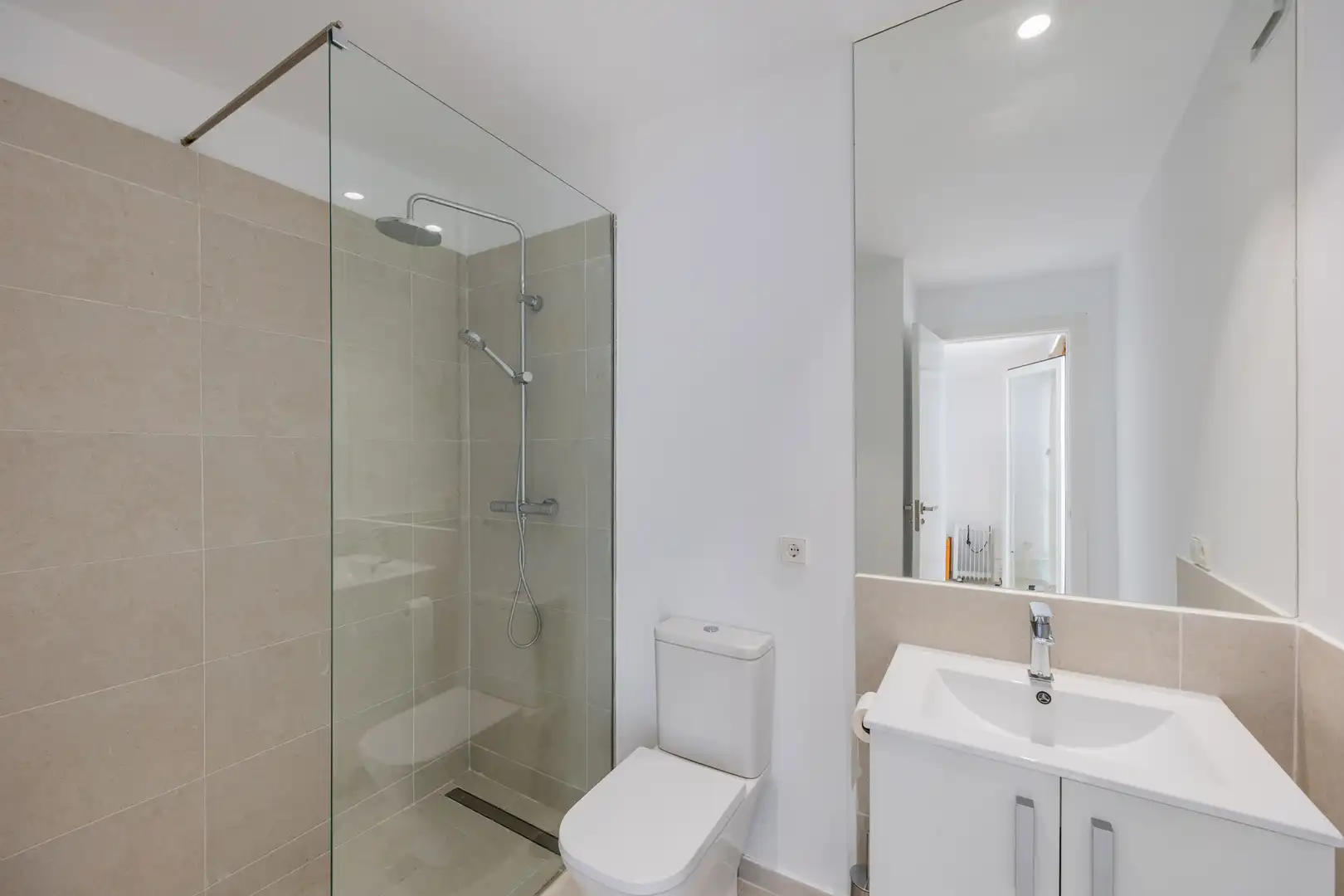 Bathroom of Detached homes for sale in Sotogrande  with Air Conditioner, Private garden and Terrace