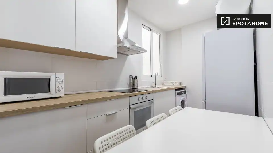 Kitchen of Flat for rent in Valencia  with Air Conditioner, Heating and Furnished