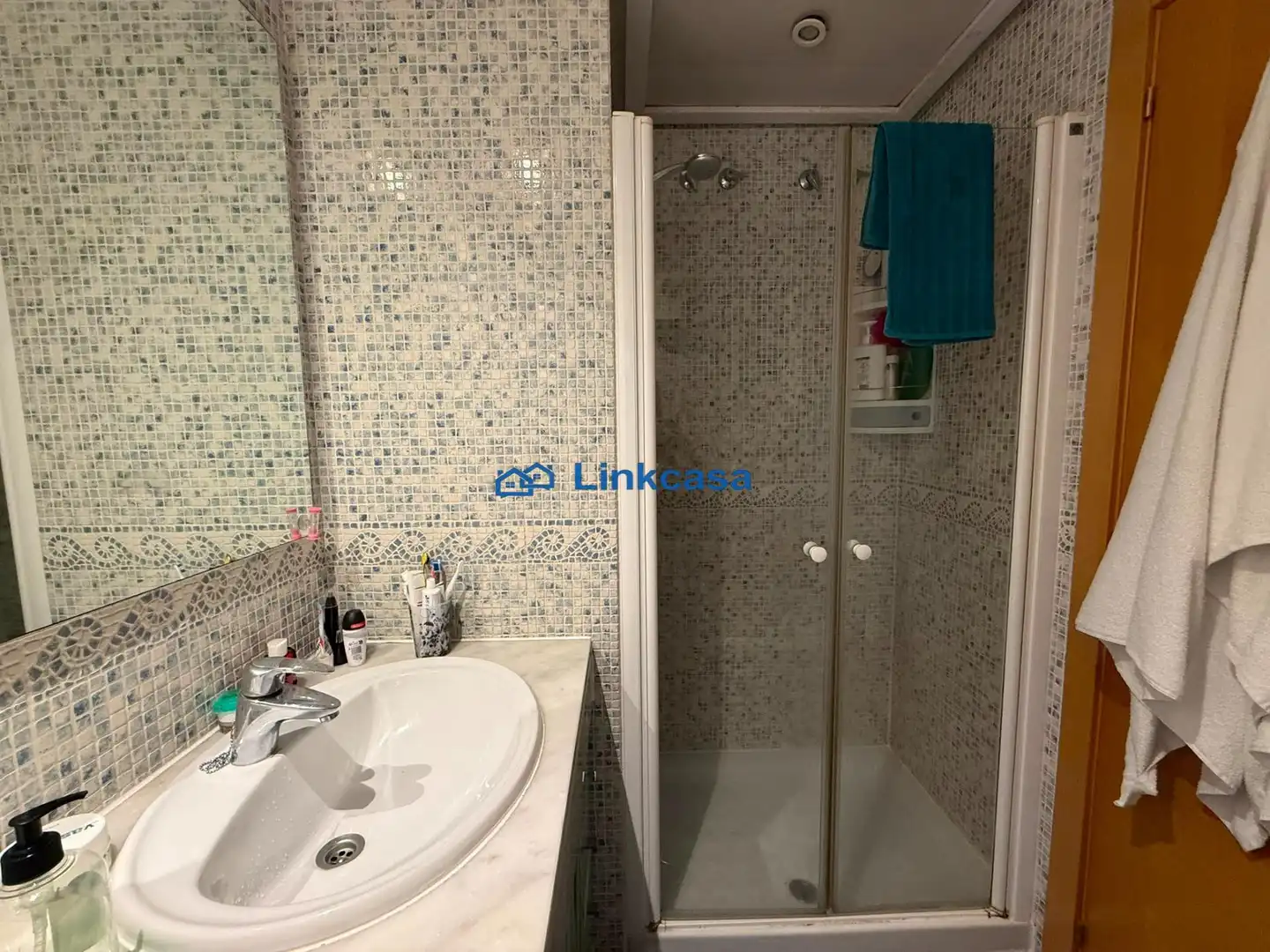 Baño de Piso en venta en Madrid con Calefacción, Trastero y Piscina comunitaria