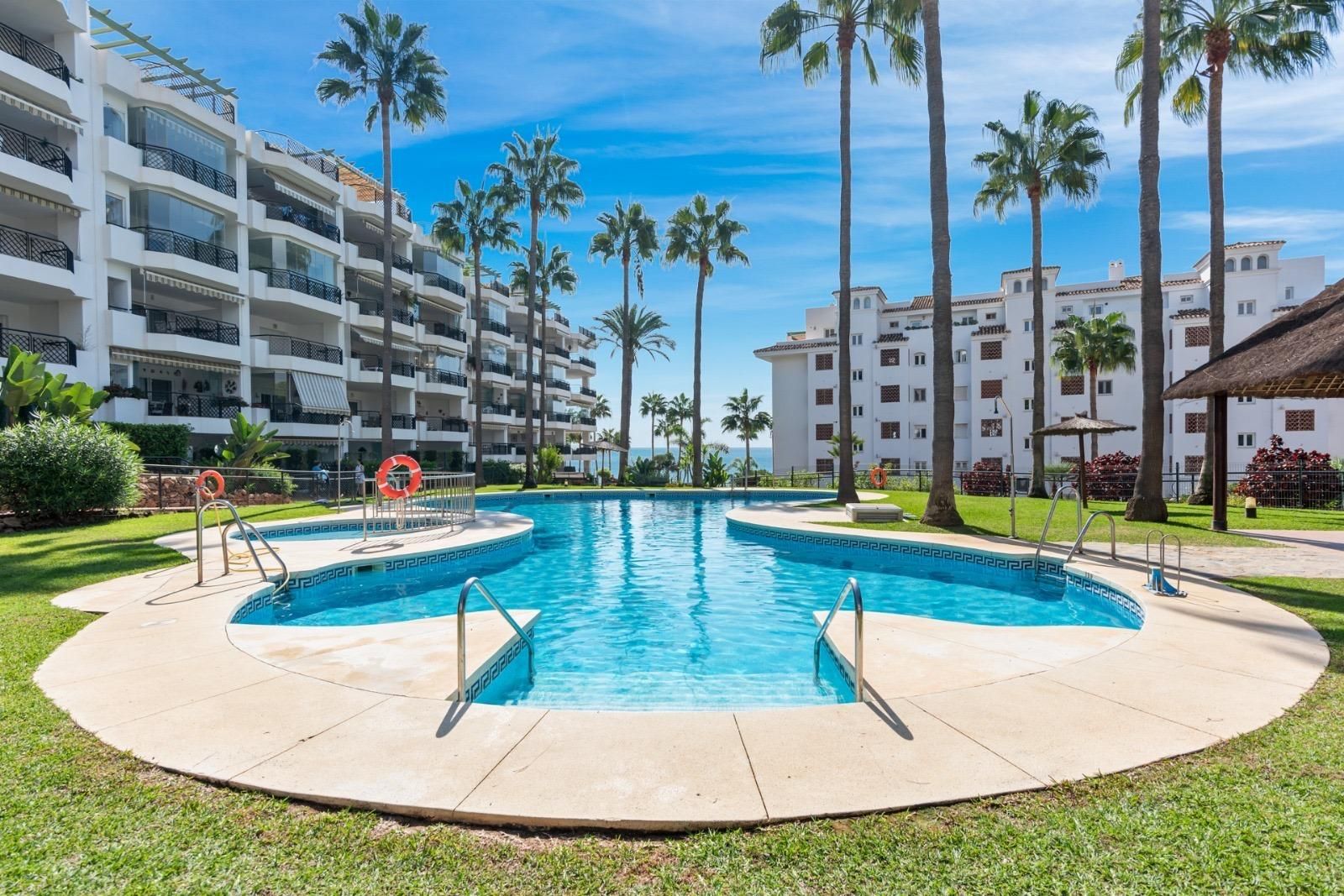 Apartament en venda a  ALHAMAR, 2, Calahonda