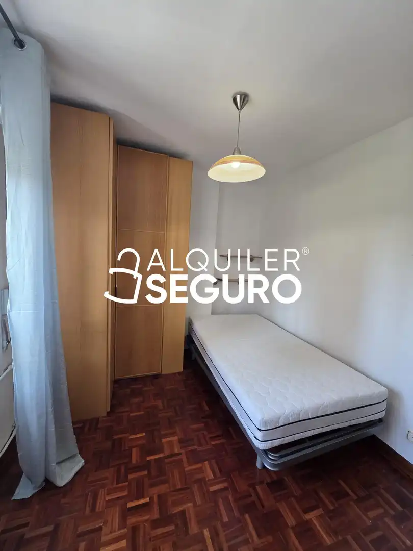 Habitación de Piso de alquiler en Burgos con Calefacción, Terraza y Amueblado