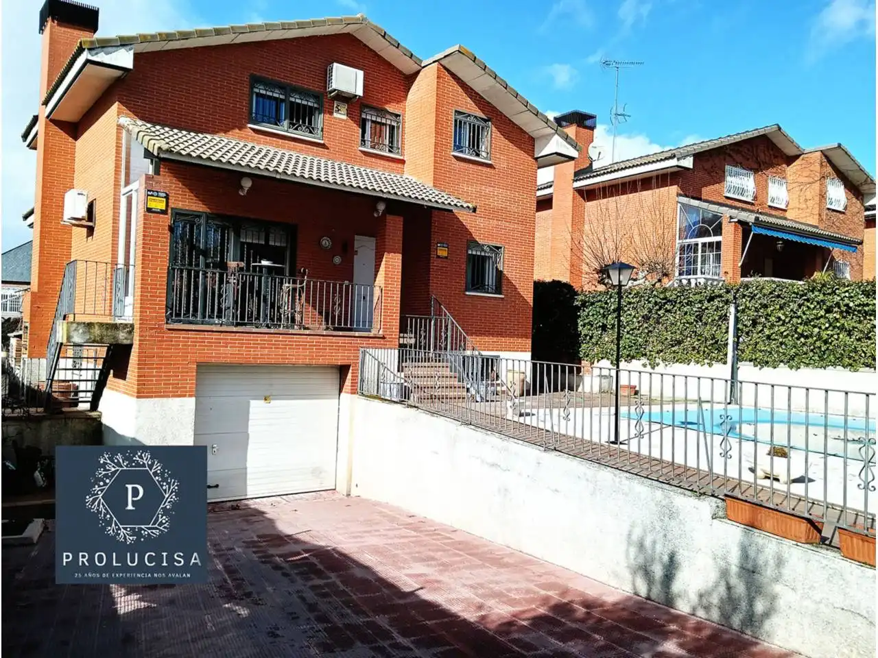 Exterior view of Houses for sale in Moraleja de Enmedio  with Air Conditioner, Heating and Terrace