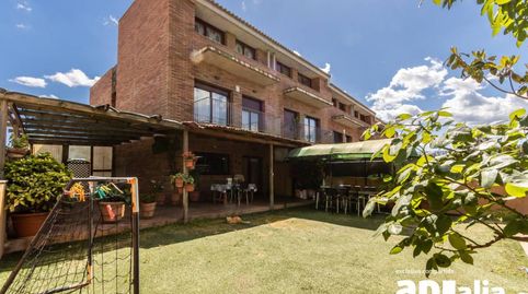Foto 4 de Casa adosada en venta en Avenida Sant Esteve, Eixample - Can Bogunyà, Castellar del Vallès