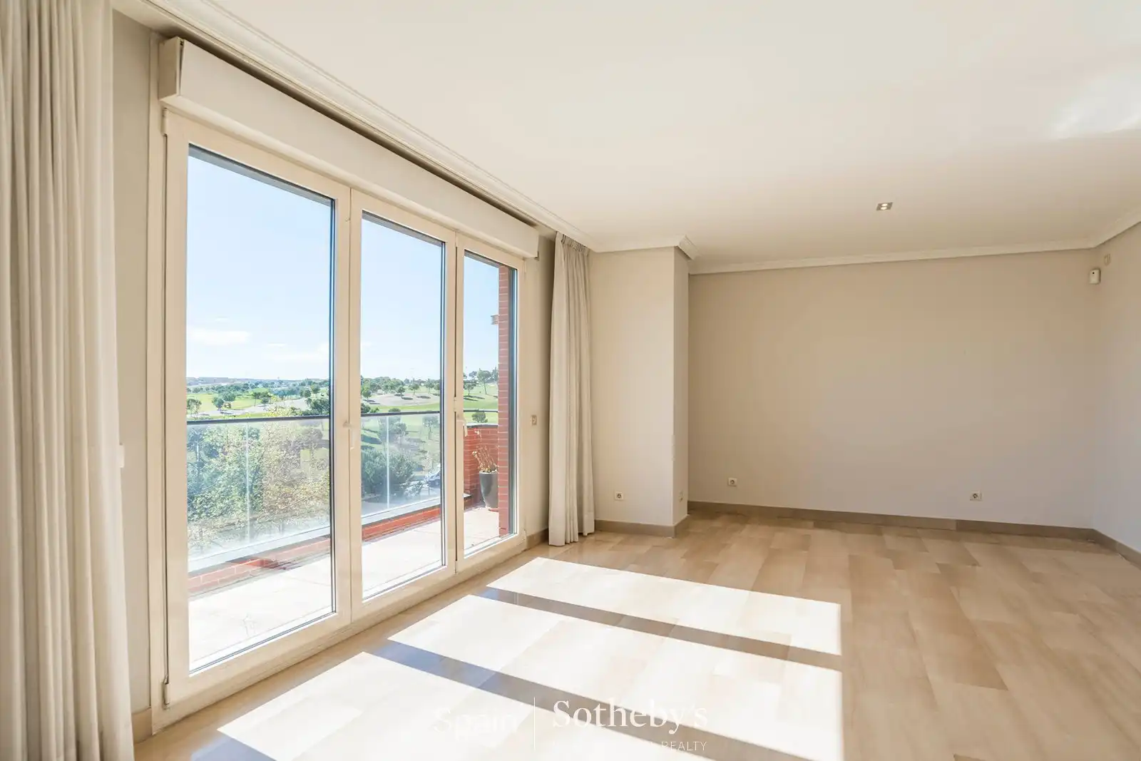 Habitación de Dúplex en venta en Pozuelo de Alarcón con Aire acondicionado, Calefacción y Terraza
