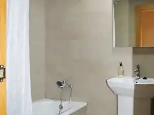 Baño de Ático en venta en Granada con Aire acondicionado, Calefacción y Parquet