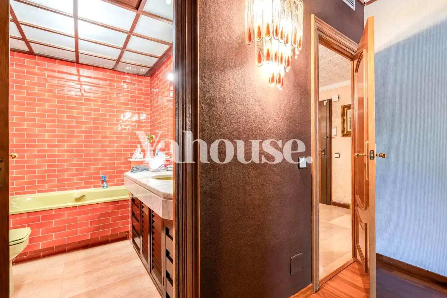 Bathroom of Flat for sale in Barcelona