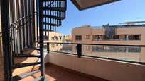 Vista exterior de Pis en venda en Mairena del Aljarafe amb Aire condicionat, Jardí privat i Parquet