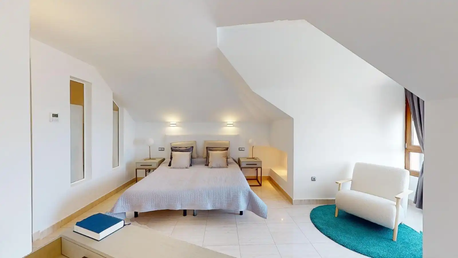 Schlafzimmer von Dachboden zum Verkauf in Fuengirola mit Klimaanlage, Terrasse und Gemeinschaftspool