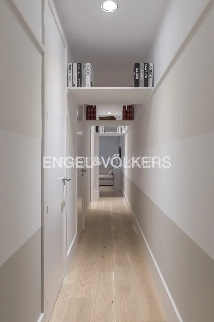 Flat for sale in Madrid  with Air Conditioner, Heating and Furnished