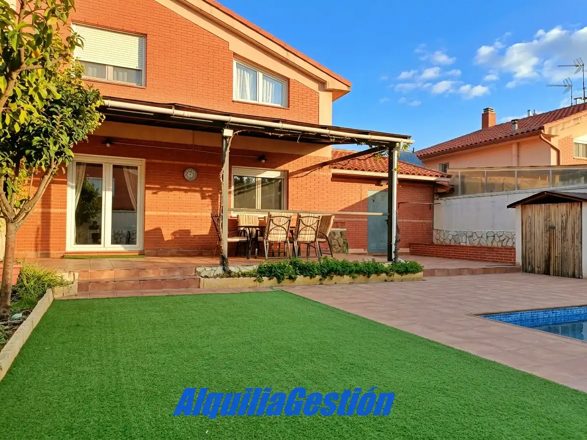 Casa aparellada amb piscina en venda a Pozo de Guadalajara, imagen 2