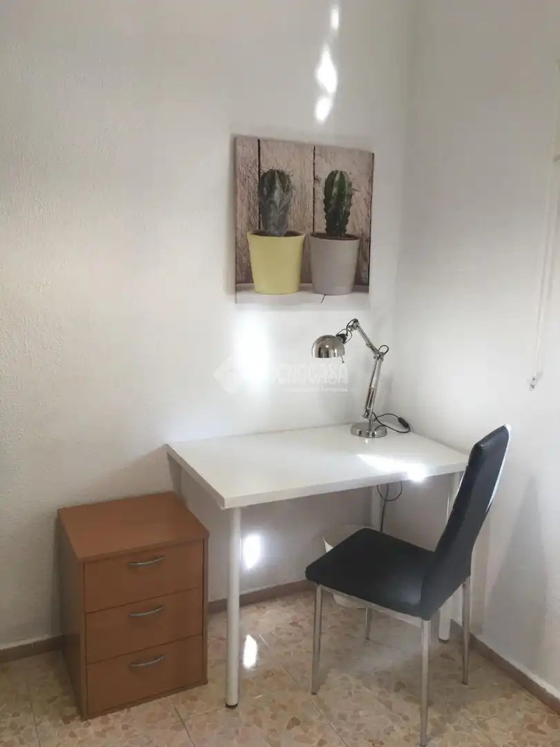 Bedroom of Flat for sale in Sevilla  with Air Conditioner and Balcony