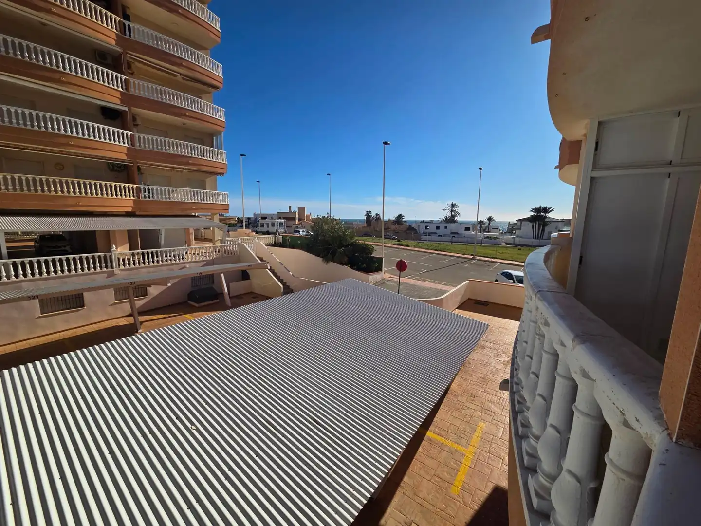Außenansicht von Wohnung zum Verkauf in La Manga del Mar Menor mit Klimaanlage, Heizung und Terrasse