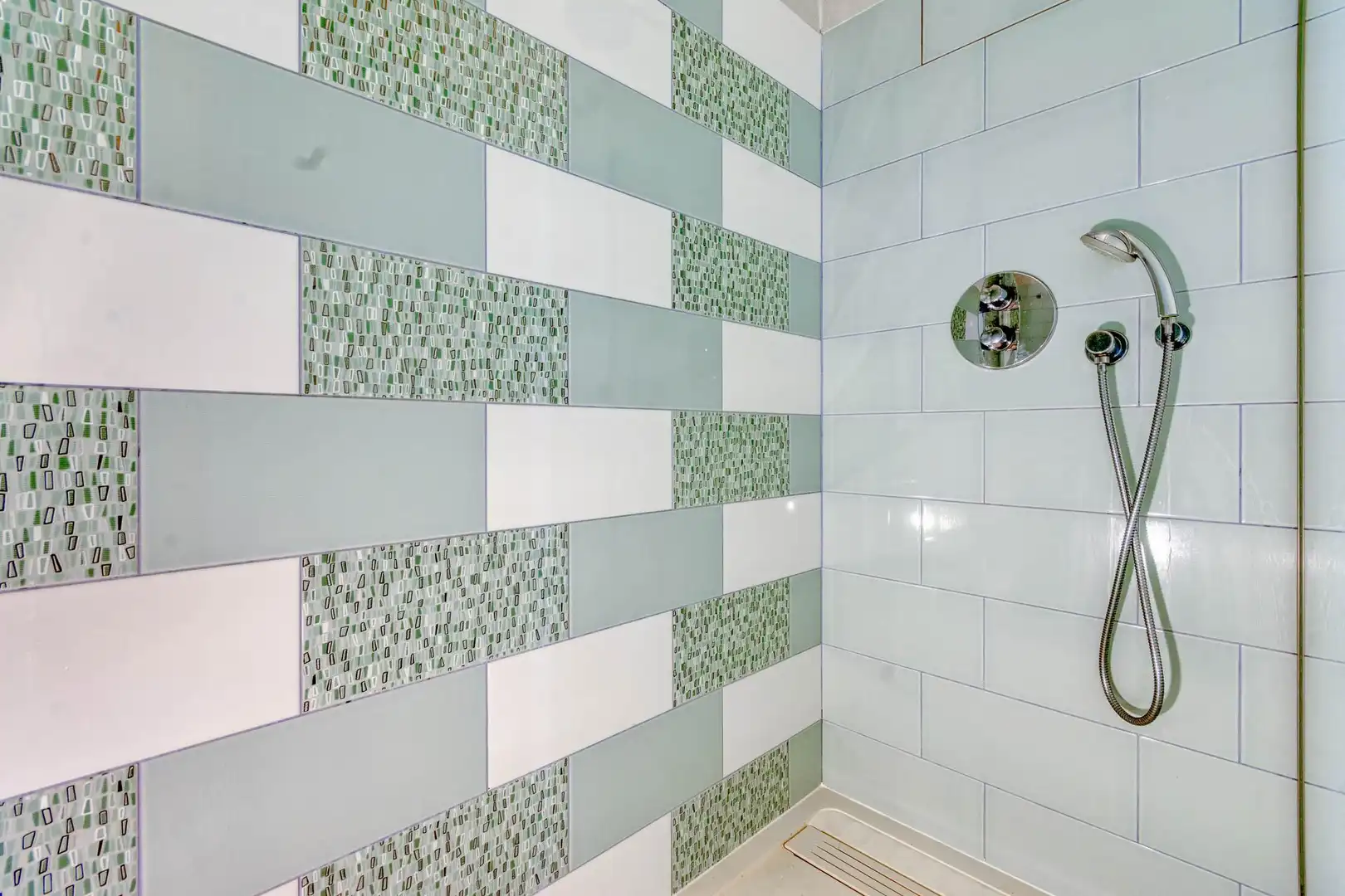 Baño de Finca rústica en venta en Boadella i les Escaules con Calefacción, Jardín privado y Terraza