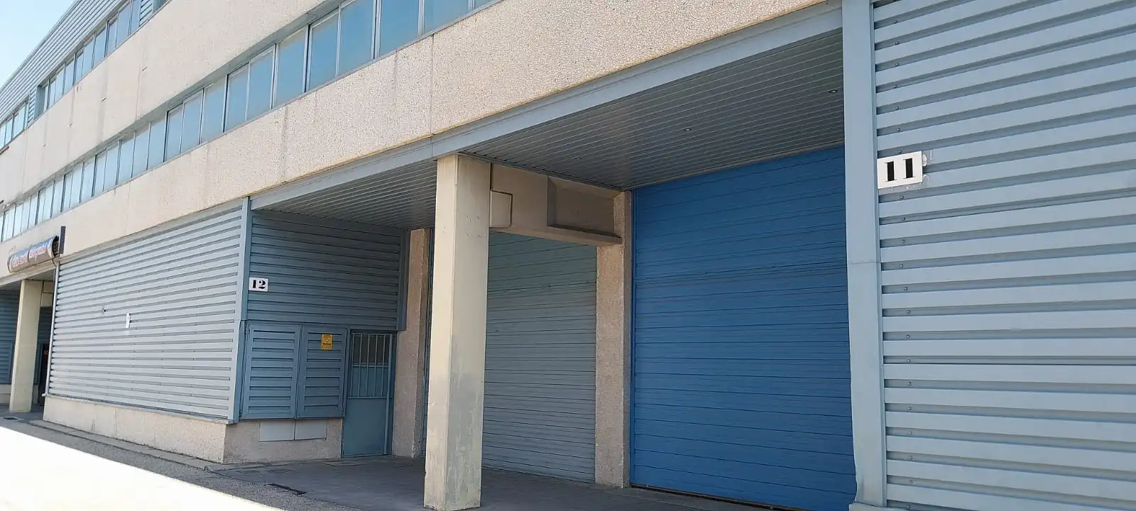 Außenansicht von Fabrikhallen zur Miete in Alcalá de Henares mit Heizung