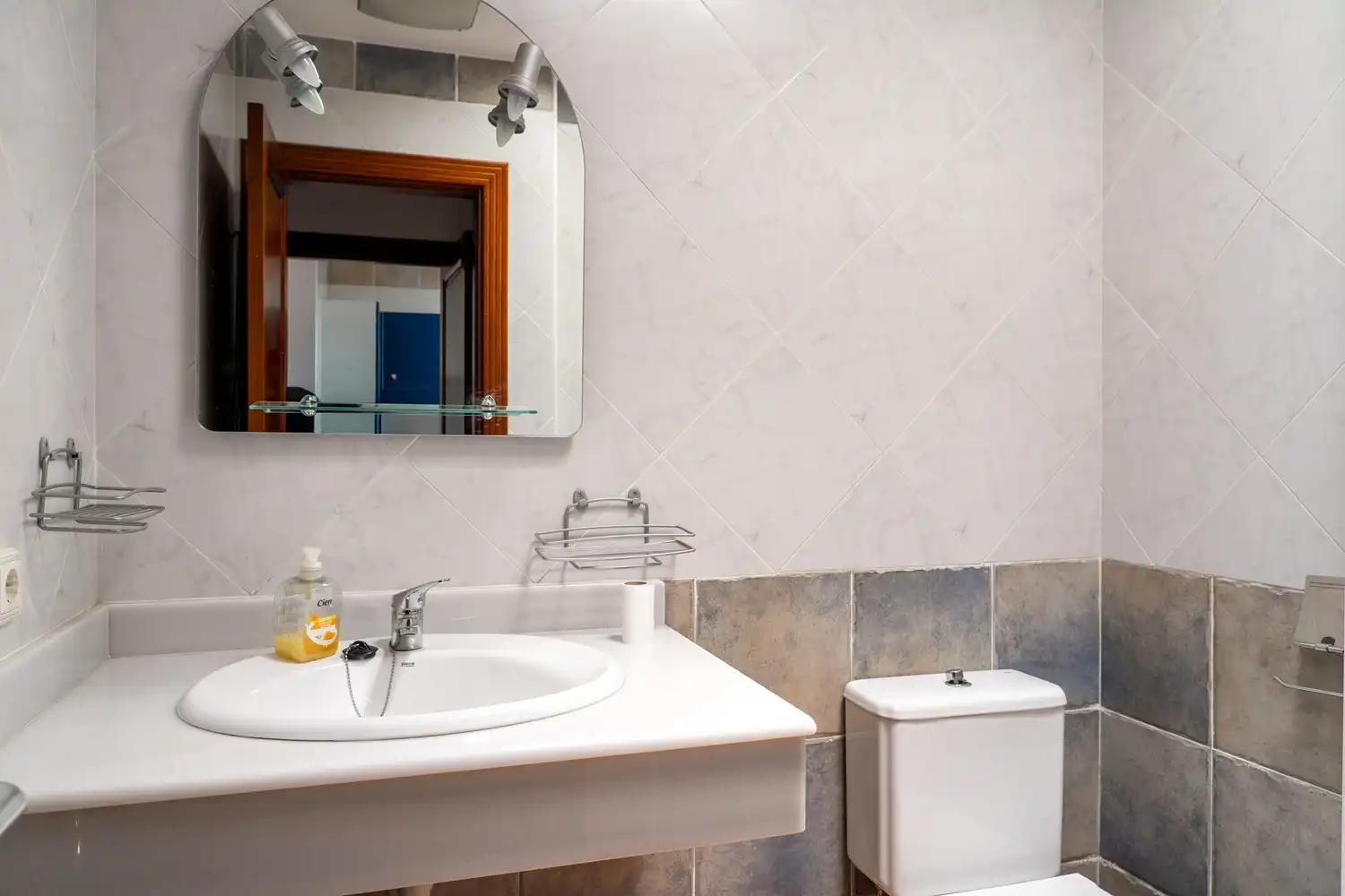 Bany de Apartament en venda en Teguise amb Terrassa, Moblat i Piscina comunitària