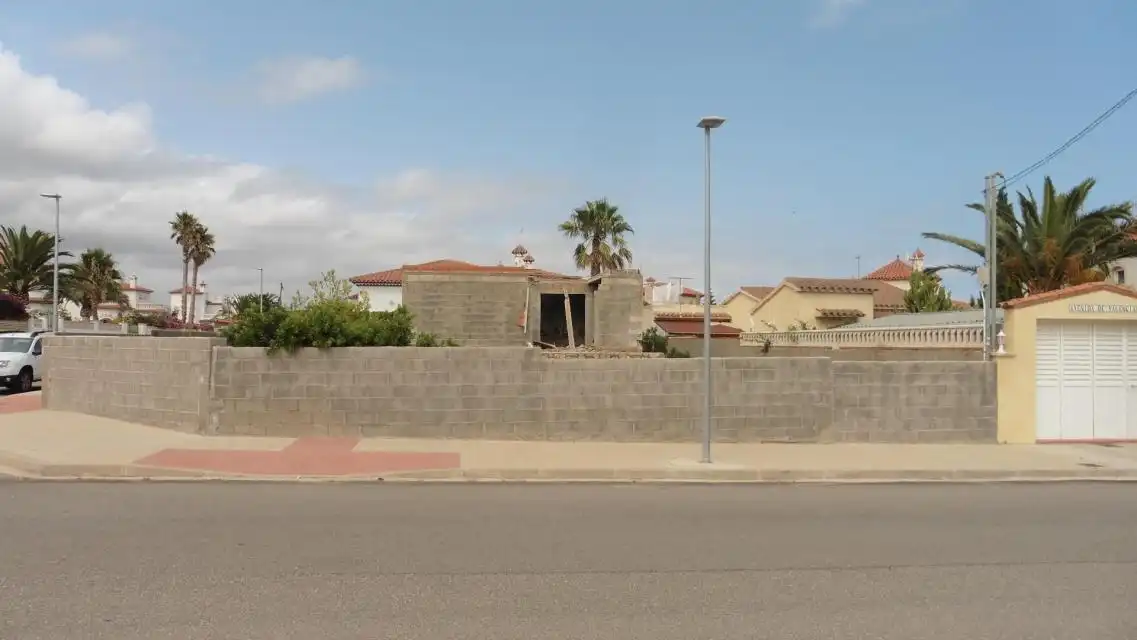 Buildings for sale in C/ Illes Canaries , Centre