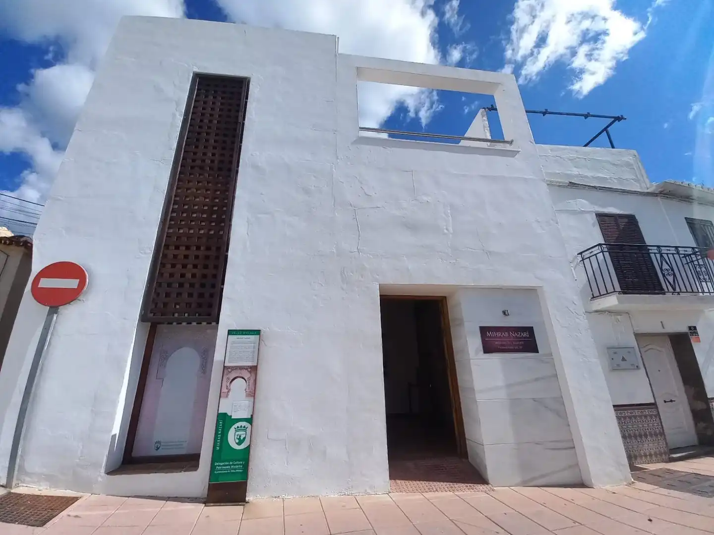 Außenansicht von Einfamilien-Reihenhaus zum Verkauf in Vélez-Málaga mit Terrasse und Abstellraum