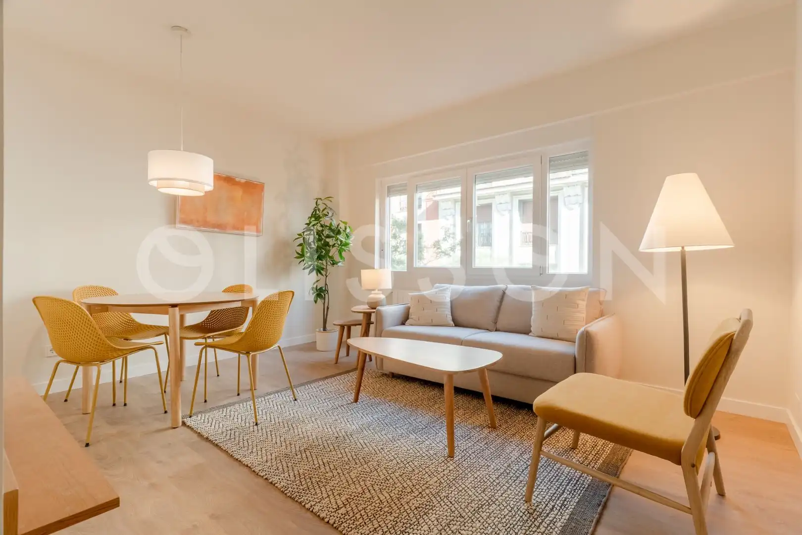 Sala d'estar de Pis en venda en Madrid amb Aire condicionat, Terrassa i Moblat