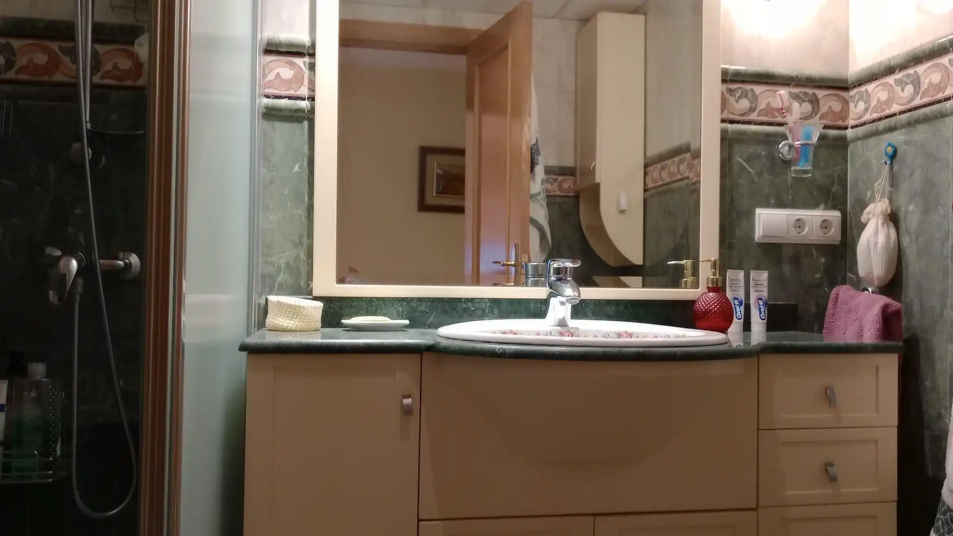 Baño de Piso en venta en Benidorm con Aire acondicionado, Calefacción y Jardín privado