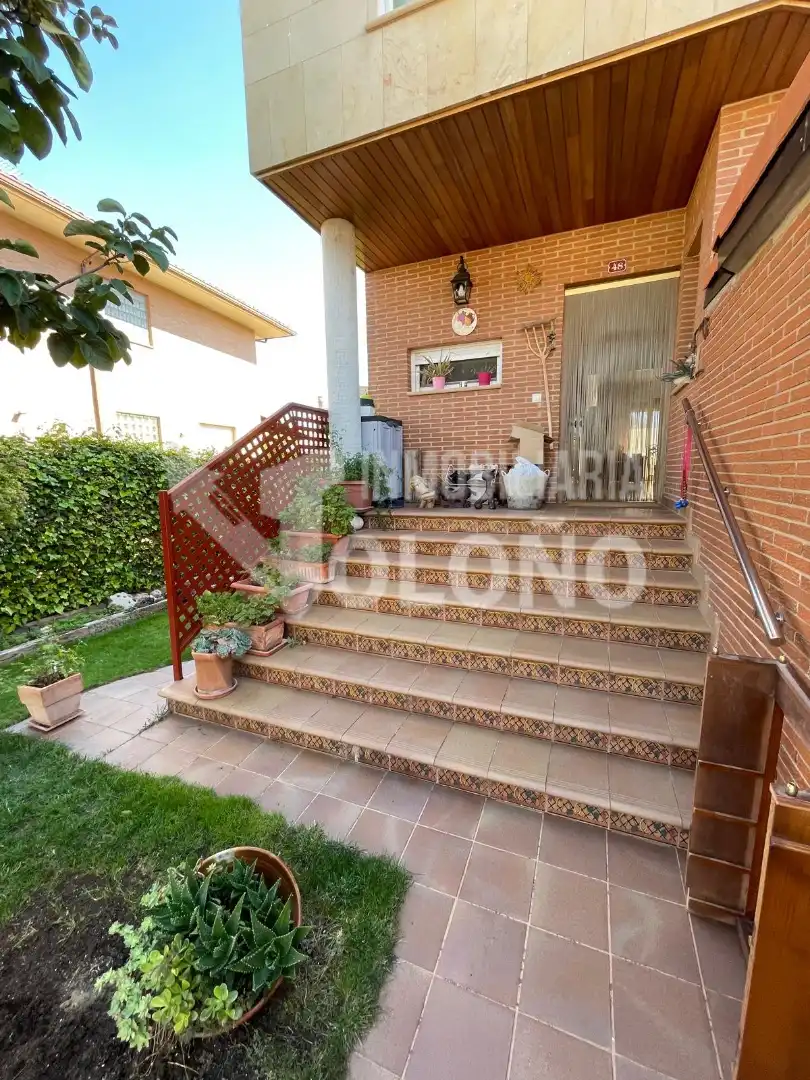 Terrassa de Casa adosada en venda en Alesanco amb Calefacció, Jardí privat i Parquet