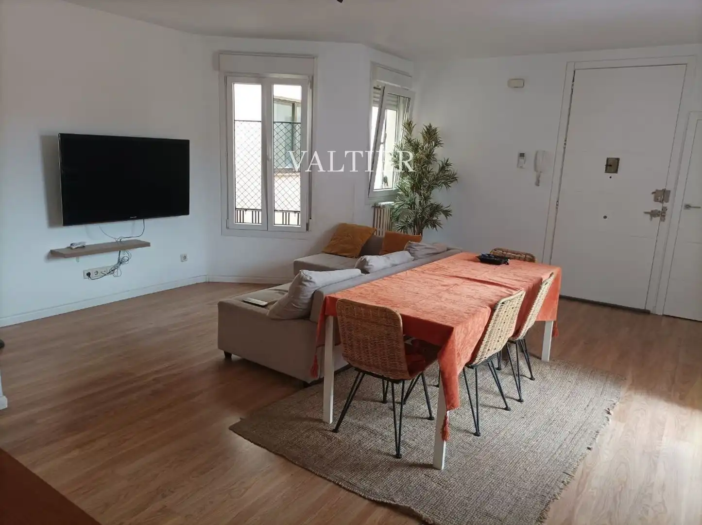 Sala d'estar de Àtic de lloguer en Madrid amb Aire condicionat, Terrassa i Traster