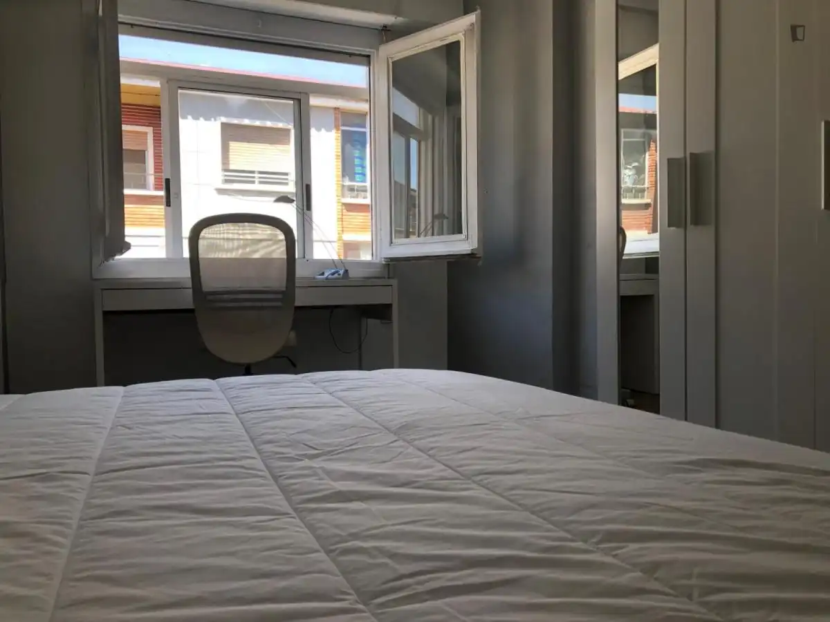 Habitación de Casa o chalet para compartir en Zaragoza con Calefacción, Amueblado y Lavadora