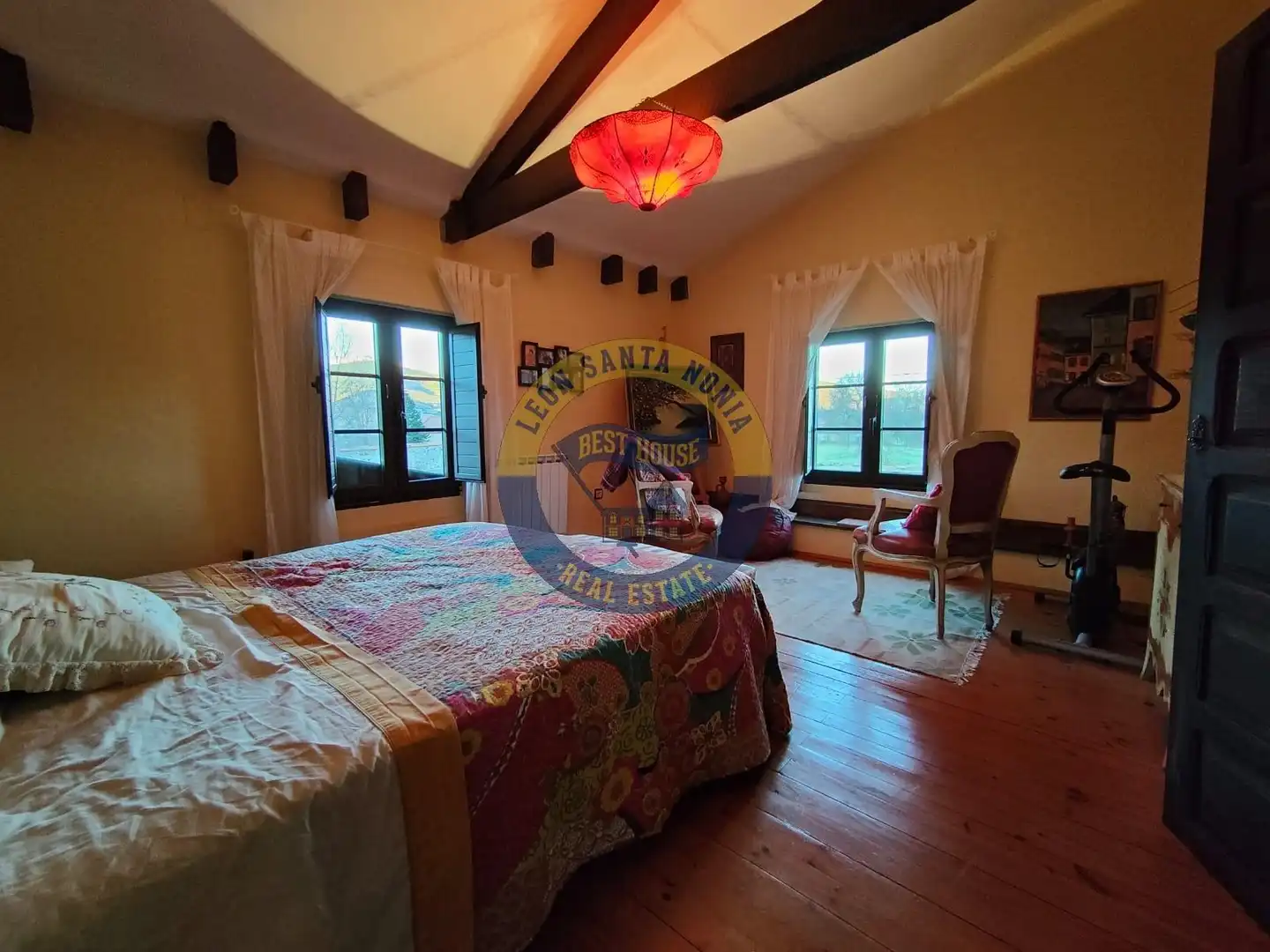 Dormitori de Casa o xalet en venda en Soto y Amío amb Calefacció, Jardí privat i Moblat